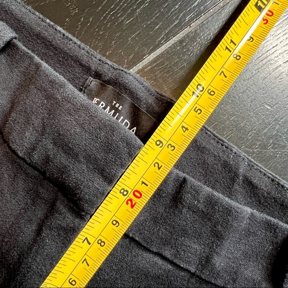 ⭐️ White House Black Market Black Bermuda Shorts Size 6 - Picture 12 of 12